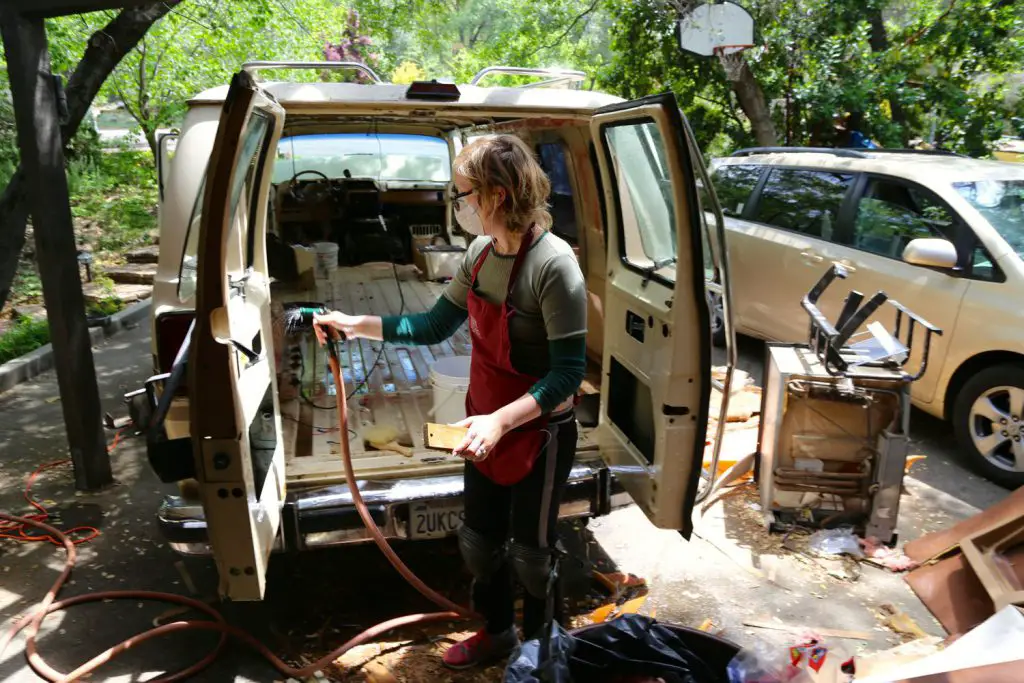 At this moment, Dodgy has yet to visit a car wash.  While the exterior maintains a layer of dirt which has been accumulated over a decade, the interior has been thoroughly scrubbed.