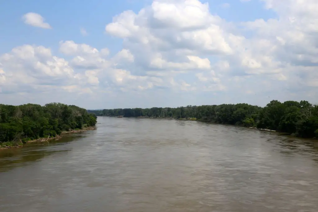 We crossed the Missouri River a couple times today and I didn't not anticipate it being so large.