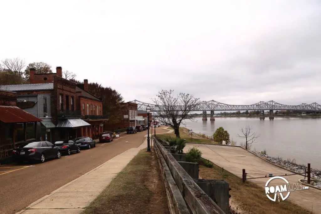 Driving through Natchez, along the Mississippi shoreline and the end (or beginning) of the Natchez Trace.
