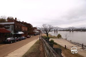 Driving through Natchez, along the Mississippi shoreline and the end (or beginning) of the Natchez Trace.