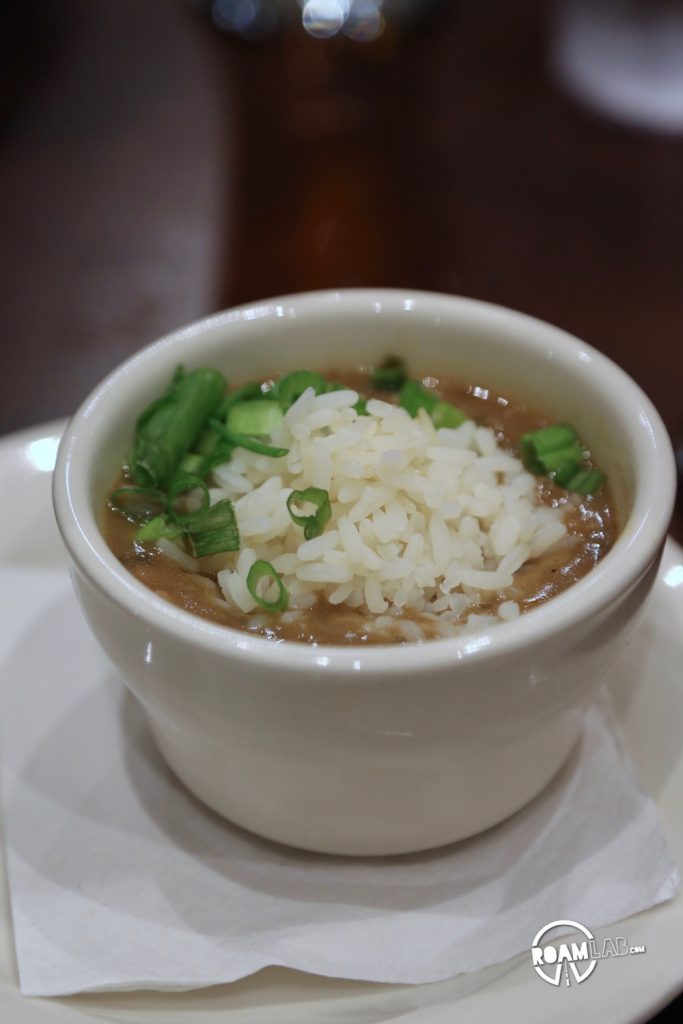 We didn't quite know what we were getting into when we ate that first bowl of gumbo.  But then, the thought occurred to me...and I snapped a picture.  Today, I regale you with the tail of our Great Gumbo Crawl.