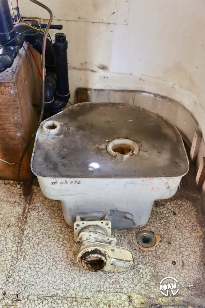 Stripping The Avion Ultra Truck Camper