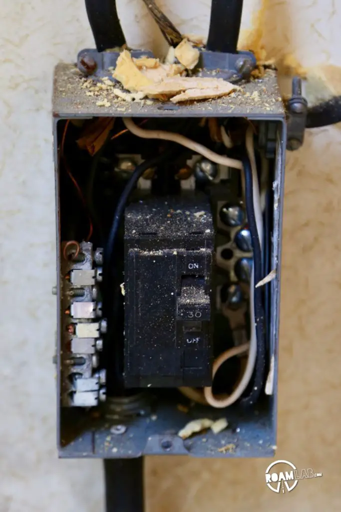 Avion Ultra Truck Camper: Wiring Research