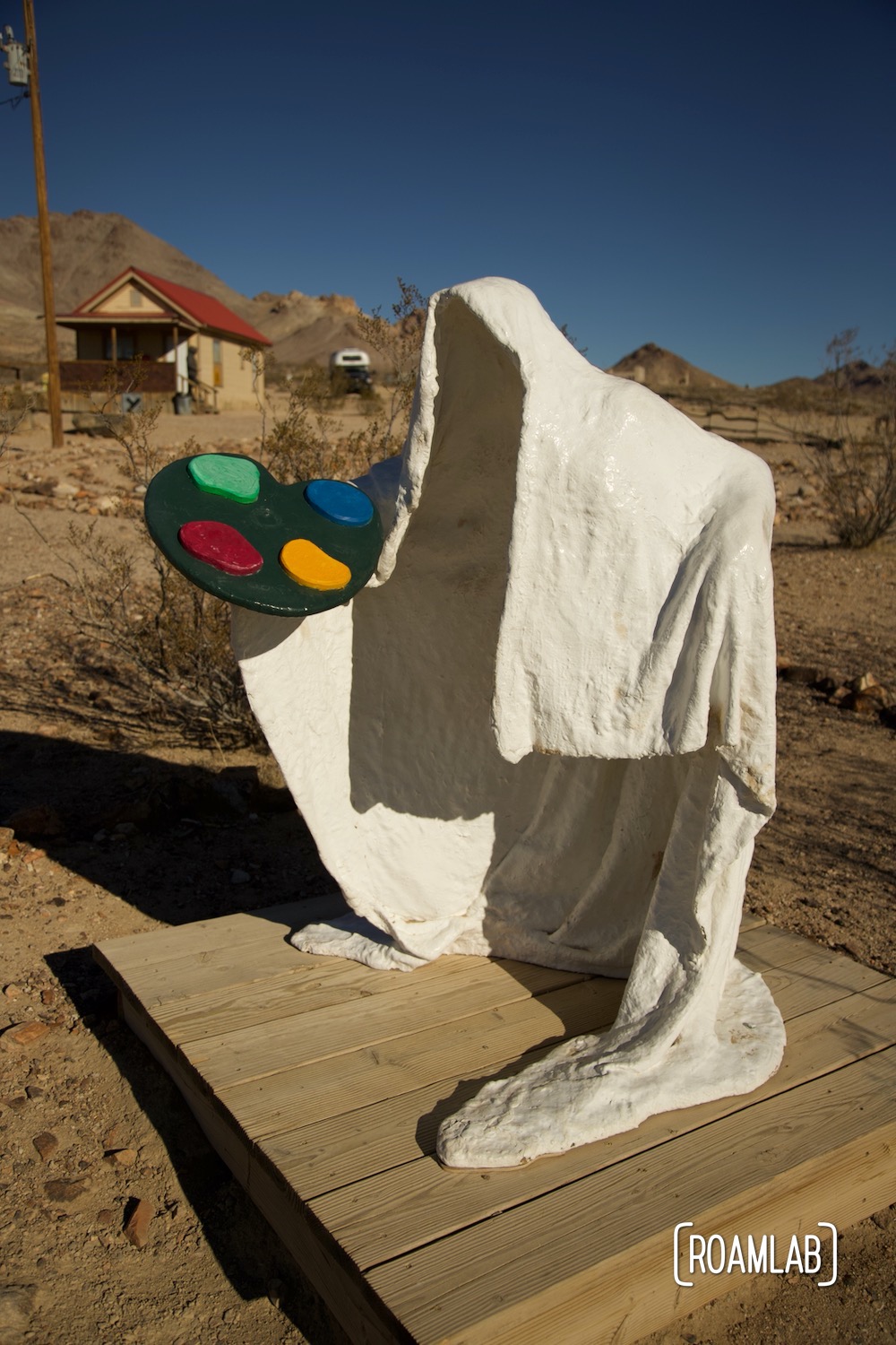 Sculpture of a ghost holding an artist's palette at a Goldwell Open Air Museum.