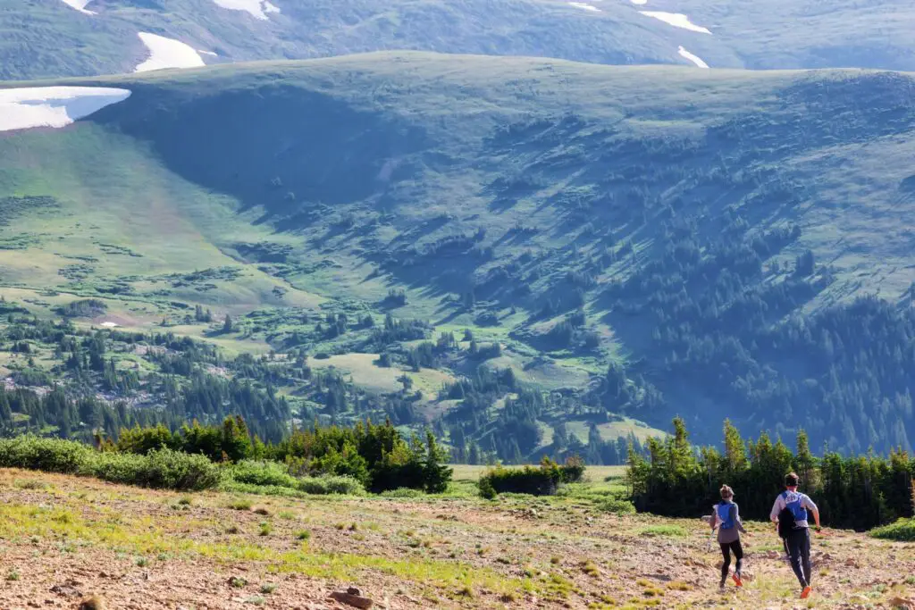 Man and woman running along Georgia Pass in the Silverheels 100k