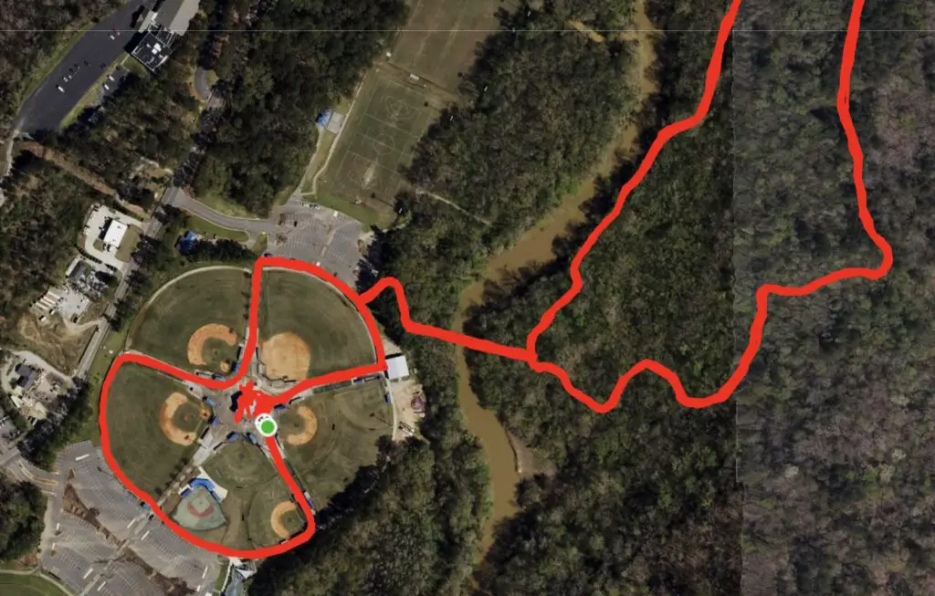 Red outline of a course overlayed on a satelite map.